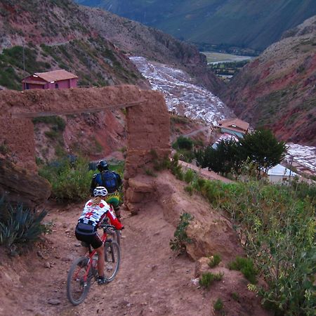 Lizzy Wasi Urubamba Hotel Exterior foto