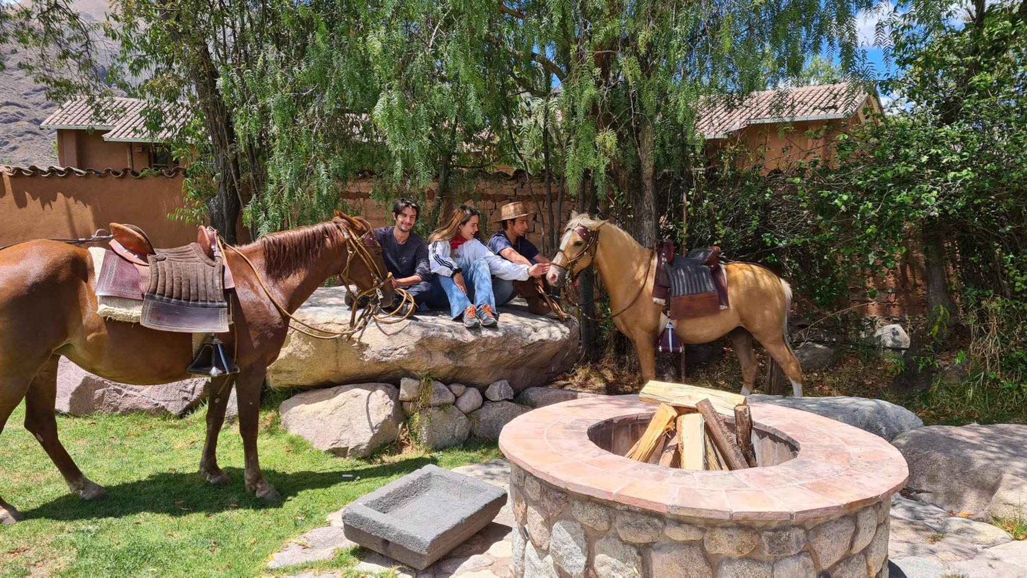 Lizzy Wasi Urubamba Hotel Exterior foto